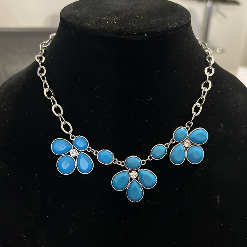 Blue gems necklace
